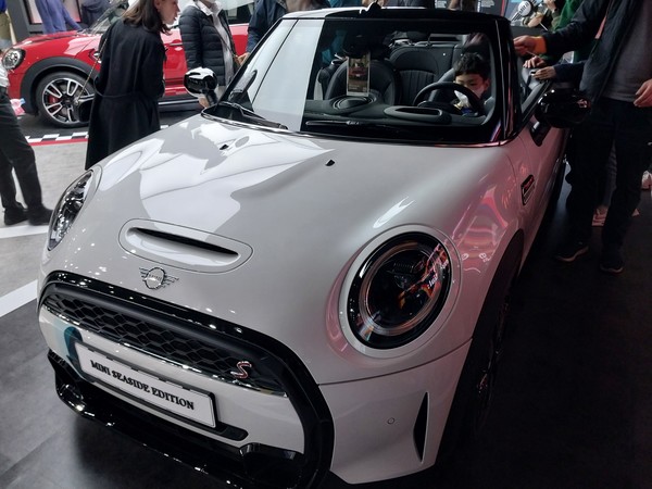 미니 컨트리맨의 전기차 버전인 '미니 일렉트릭 레졸루트.'