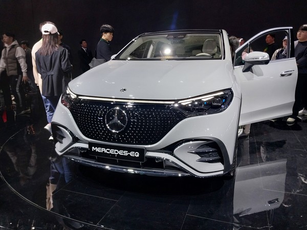 메르세데스 전기차 버전 EQE 이디션.