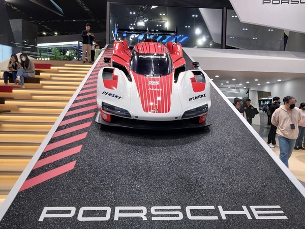 포르셰 부스 전경.