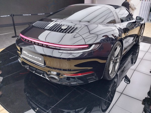 포릇케 TARGA 4 GTS