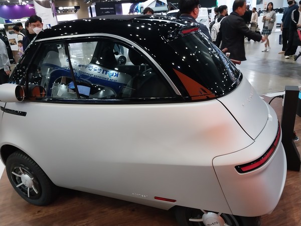 2인용 초소형 자동차 '마이크로 리노'. 곧 국내 시장에 출시될 예정이다.