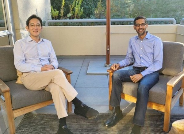 삼성이 자사 스마트 기기 검색엔진을 '빙'으로 바꿀 움직임을 보이면서, 다급해진 구글이 새 검색엔진 개발에 박차를 가하고 있다. 이재용 삼성전자 부회장과 구글 순다르 피차이 CEO. (사진=삼성전자)