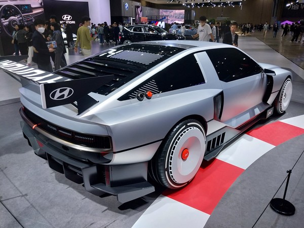 '2022 국제모빌리티쇼'에 출품된 현대자동차의 전기차 콘셉트카.