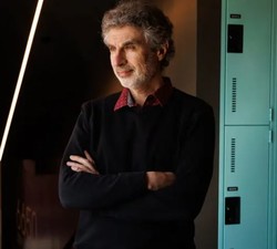 요수아 벤지오 몬트리올 대학교 교수. 오랫동안 AI 개발과 연구에 헌신해온 그도 최근 초대형 AI의 위험성을 강력 경고하고 있다. (사진=뉴욕타임스)