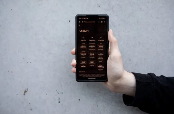 챗GPT 모바일 버전을 예고했던 연출된 이미지. (사진=게티 이미지)