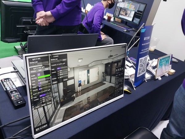 기업들의 메타버스 기술에 대한 투자로 급격히 줄어들고 있다. '2022 메타버스 엑스포'에 참가한 업체의 기술이 전시된 부스.