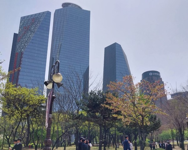 증권사와 금융기관들이 밀집되어 있는 여의도 모습이며, 본문과는 직접 관련이 없음.