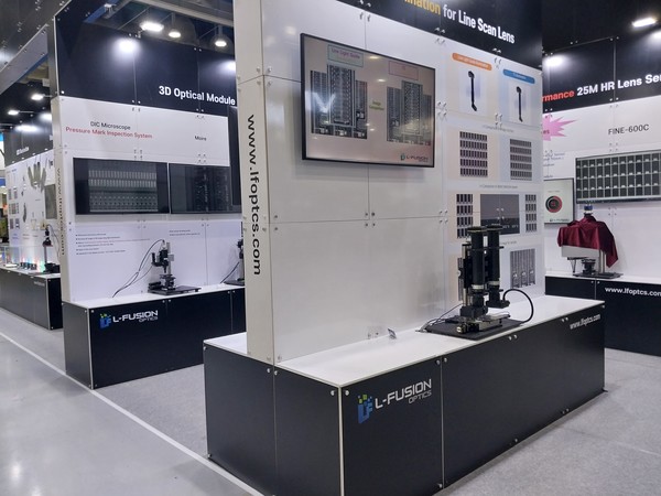 '2023 스마트팩토리전'에 출품한 업체의 부스로서 본문 기사와 직접 관련은 없음.