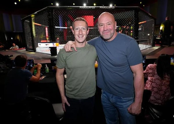 저커버그가 전미 격투기 챔피언과 나란히 찍은 사진을 통해 자신의 주짓수 실력을 은근히 과시하고 있다.(사진=뉴욕타임즈)