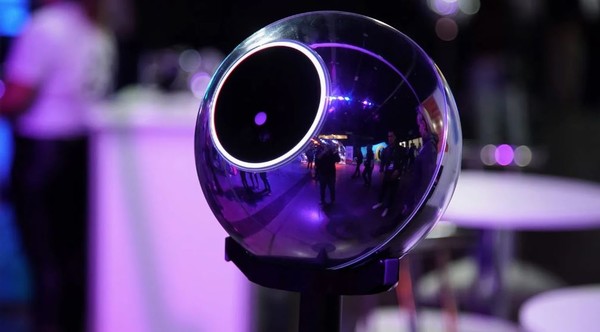  샘 앨트먼이 선보인 '인간 신분증'의 일종인 '월드코인' 이미지. (사진=트위터/월드코인/디크립트)