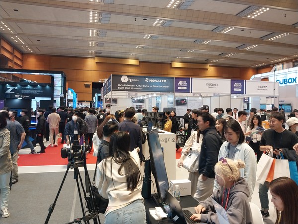 '2023 AI엑스포코리아' 등 각종 기술전시회나 박람회에도 다양한 안면인식기술이나 개인정보를 활용한 솔루션들이 출시되고 있다.