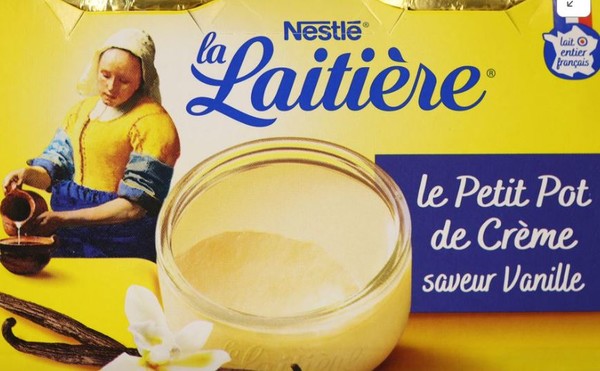 생성AI기법으로 명화 원본을 변형, 재구성한 다국적 기업 '네슬레'의 광고판. (출처=로이터통신)