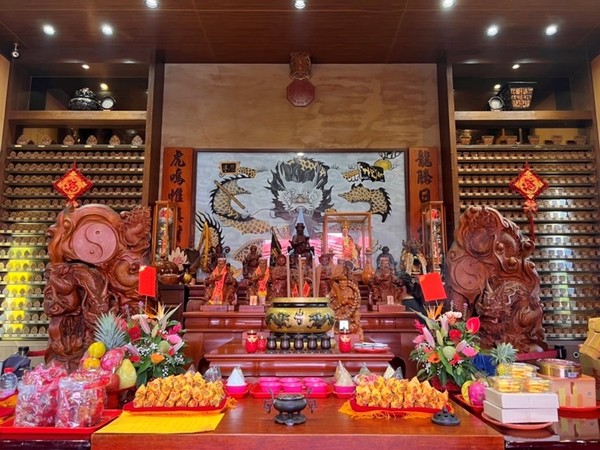 [사진2: 타이중 우르(烏日) 무극무은성궁(無極武恩聖宮) 정전 내부]