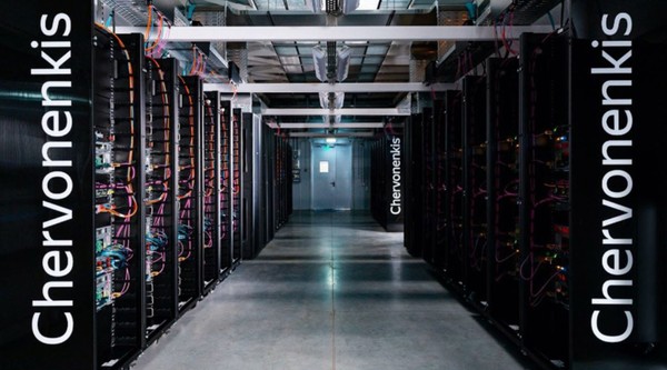 러시아 얀덱스사가 보유하고 있는 슈퍼컴퓨터. (사진=얀덱스, 익스트림 테크)