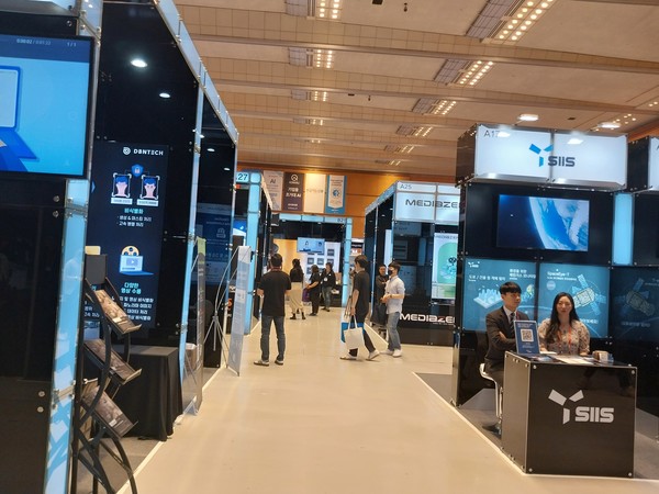 사진은 'AI엑스포 코리아 2023'에 출품한 업체들로서, 본문 기사와 직접 관련은 없음.