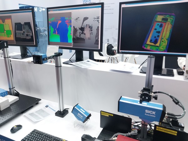 여느때보다 스마트팩토리의 사이버 보안이 강조되고 있다. 사진은 '2023 스마트팩토리전'에 출품한 업체로서, 본문 기사와 직접 관련은 없음.