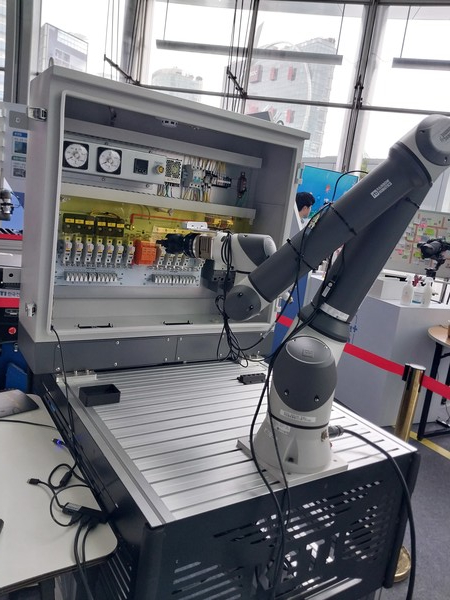 '제 1회 강남로봇페스티벌'에 출품된 제품.