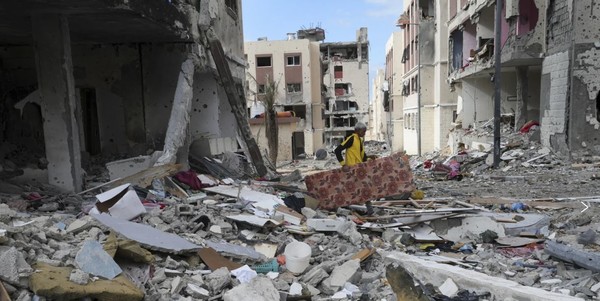 폐허가 된 가자 지구의 사진으로 AI 딥페이크로 만들어진 가짜 사진임이 밝혀졌다. (사진=AP통신)