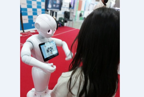 사진은 '2022 로보월드'에 등장한 서빙 로봇으로 본문과 직접 관련은 없음.