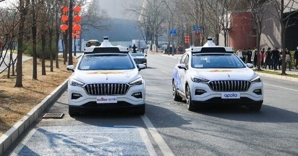 중국 바이두의 자율주행 시범 차량으로 본문과 직접 관련은 없음.