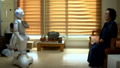 노인들이 많은 지역에서 효자 로봇이 속속 보급되고 있다.(사진=한국전자통신연구원)