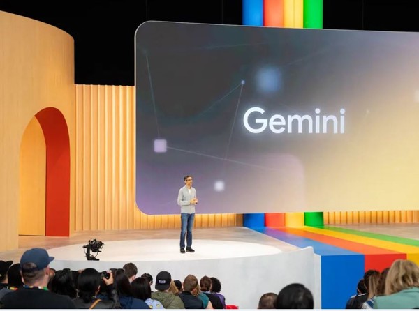 사진은 구글의 순다르 피차이 CEO가 고성능 AI 제미니를 발표하고 있는 모습. 최근엔 오픈소스 AI '젬마'를 출시했다. (사진=로이터통신)