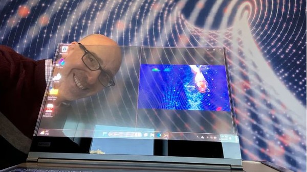 레노버 투명 노트북. (사진=셔터 스톡)