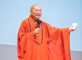  [수 년 간 사회봉사에 헌신해온 대만선차학회(台灣禪茶學會) 이사장 연참선사(蓮懺禪師)]