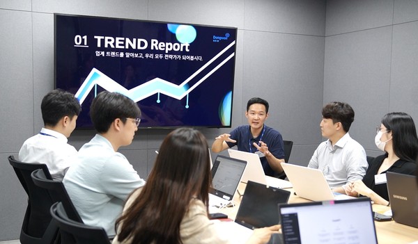 동원그룹 임직원들이 동원GPT 실습 교육을 받고 있는 모습(사진:동원그룹)