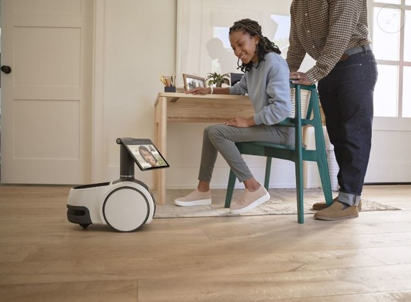 아마존의 스마트 비서 '아스트로' 로봇으로 애플이 개발하려는 제품도 이와 유사할 것으로 추측되고 있다. (사진=아마존)