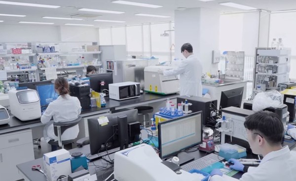 신약 개발 모습으로 본문과 직접 관련은 없음. (사진=앰디뮨 중앙연구소)