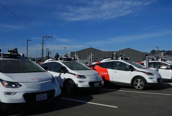 미국 샌프란시스코 거리를 주행하다가 사고를 일으킨 크루즈 자율주행택시. (사진=뉴욕타임스)