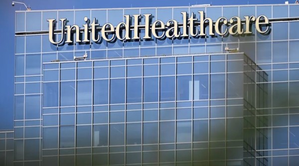 대규모 사이버공격 피해를 당한 미국 최대의 보험사 '유나이티드 헬스케어' 그룹의 본사 사옥과 로고. (사진=AFP, 게티이미지)