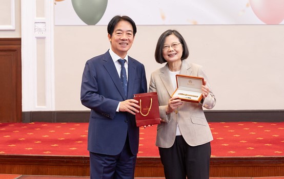 라이칭더(왼쪽) 、차잉원(오른쪽) 현 총통이 총통부 환송회에 참석했다. (제공:총통부)