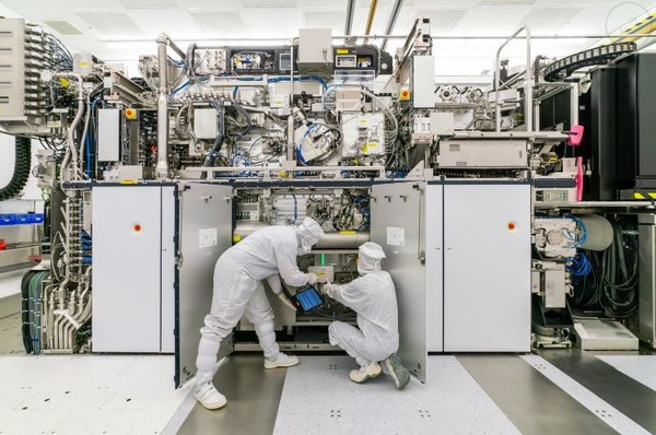 ASML의 EUV가 보관된 클린룸으로 대만을 중국이 침공할 경우 불능상태로 만들 것이란 예상이다. (사진=블룸버그, 월스트리트저널)