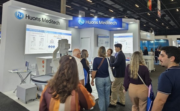 휴온스메디텍이 지난 21일부터 24일까지 브라질 상파울루에서 열린 국제의료기기전시회 'Hospitalar 2024'에 참가해 의료기기 제품을 홍보했다. 사진은 전시 부스 모습(사진:휴온스)