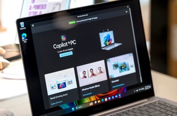 SW 호환 문제가 발생한 삼성 갤럭시 AI노트북 '북4 엣지'. (출처=블룸버그)