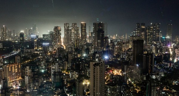 인도 최대 도시 뭄바이의 야경. (사진=뉴욕타임스)