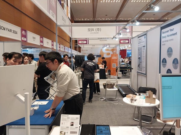  AI스타트업들이 대거 참가한 'AI엑스포코리아 2024' 전시장 모습.