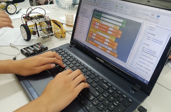 최근 금융투자업계를 중심으로 원장 시스템을 기존 C언어에서 '자바'로 바꾸려는 움직임이 가속화되고 있다. 사진은 본문과 직접 관련은 없음.