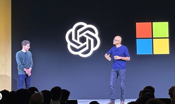 오픈AI의 CEO 샘 앨트먼(왼쪽)과 마이크로소프트 CEO 사티야 나델라. (사진=AP통신)