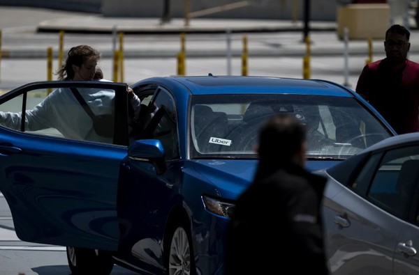 우버의 승차 공유 택시. (사진=셔터스톡)