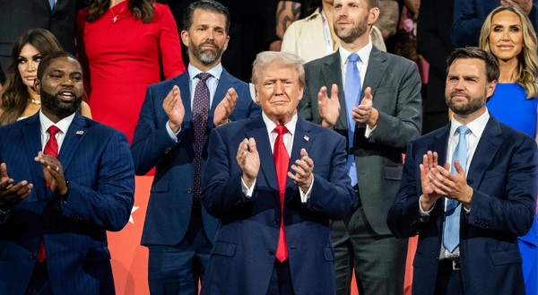 미 대선에서 해리스 부통령과 경쟁하고 있는 트럼프 전 미국 대통령과 그의 가족, 친지, 측근들의 모습. (사진=뉴욕타임스) 