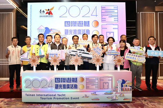 타이난 시 황웨이져(黃偉哲) 시장(앞 열, 왼쪽 다섯 번째), 관광 여행국 린궈화(林國華) 국장(앞 열, 오른쪽 다섯 번째)  (사진:타이난 시 정부)