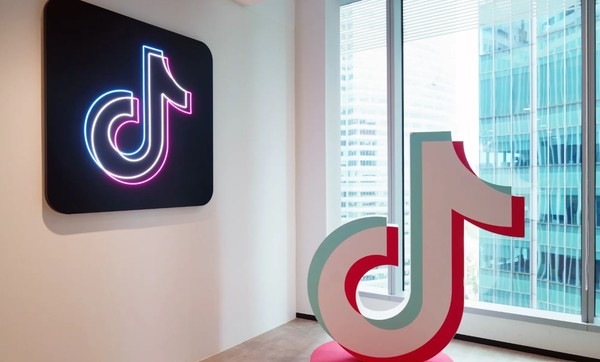 틱톡 로고와 이미지. (출처=블룸버그)