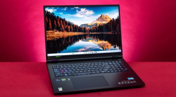 게임용 노트북. 엔비디아는 게임시장 외에도 데이터센터 서버 시장 등에 더 주력함으로써 신제품 업그레이드 사이클도 한층 여유롭게 조절하고 있다. (사진=익스트림테크)