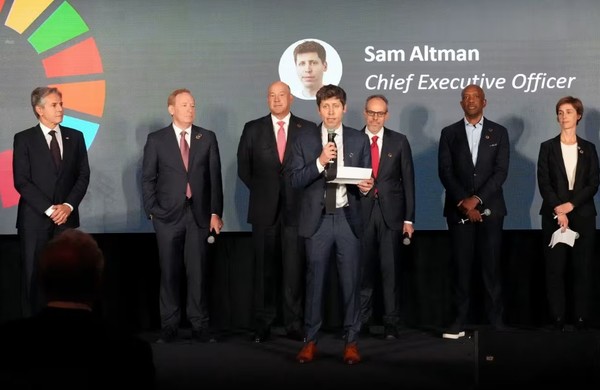 한 행사에서 연설을 하고 있는 샘 앨트먼.(사진=로이터통신)