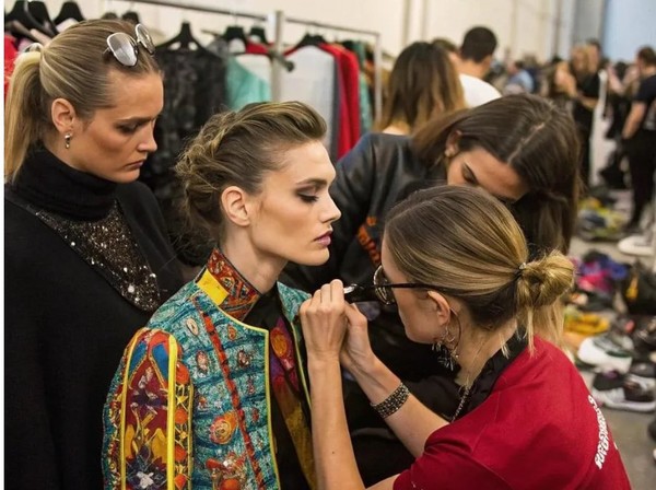 '레드 판다'가 생성한 것으로 알려진 이미지로서, 실사와 전혀 다름이 없다.(출처=Deedy Das)