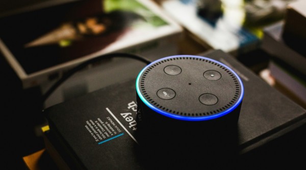 아마존의 '알렉사'를 시사하는 이미지. (출처=언스플래시)
