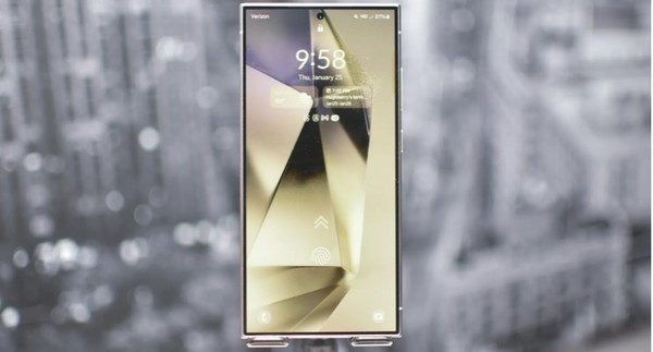  삼삼성 S24 울트라. S25울트라는 S24울트라보다 여러 측면에서 성능이 개선될 전망이다. 팁스터 등에 의하면 내년 1월 22일 출시될 것으로 전해지고 있다. (사진=퓨처)